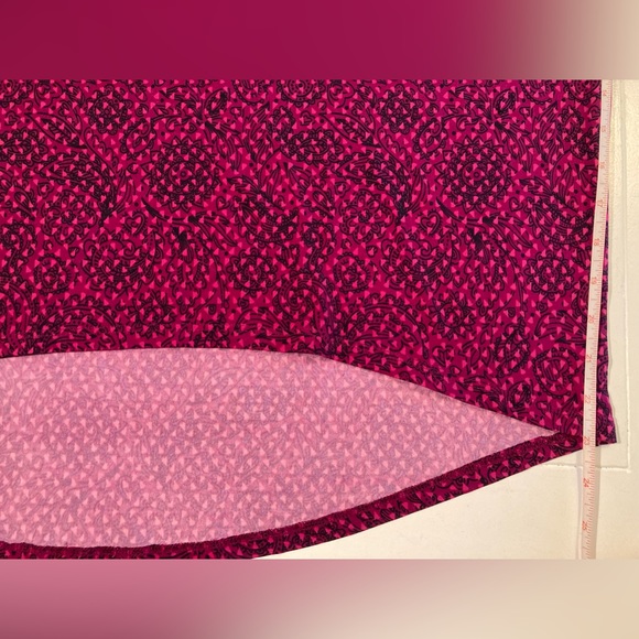 Lularoe Woman’s Medium Tee T Shirt Burgundy Pink Paisley Floral High Low - Picture 6 of 12